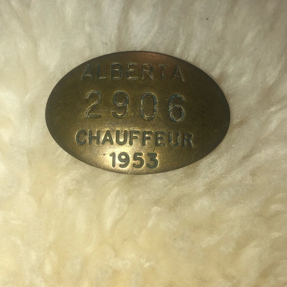 ANTIQUE Brass Alberta Licensed Numbered 2906 Chauffeur Driver License Pin 1953 - Picture 2 of 3